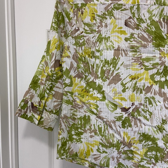 Karen Scott Petites Floral Button Up Shirt Bundle (includes 3 shirts) ✨ - Picture 7 of 16